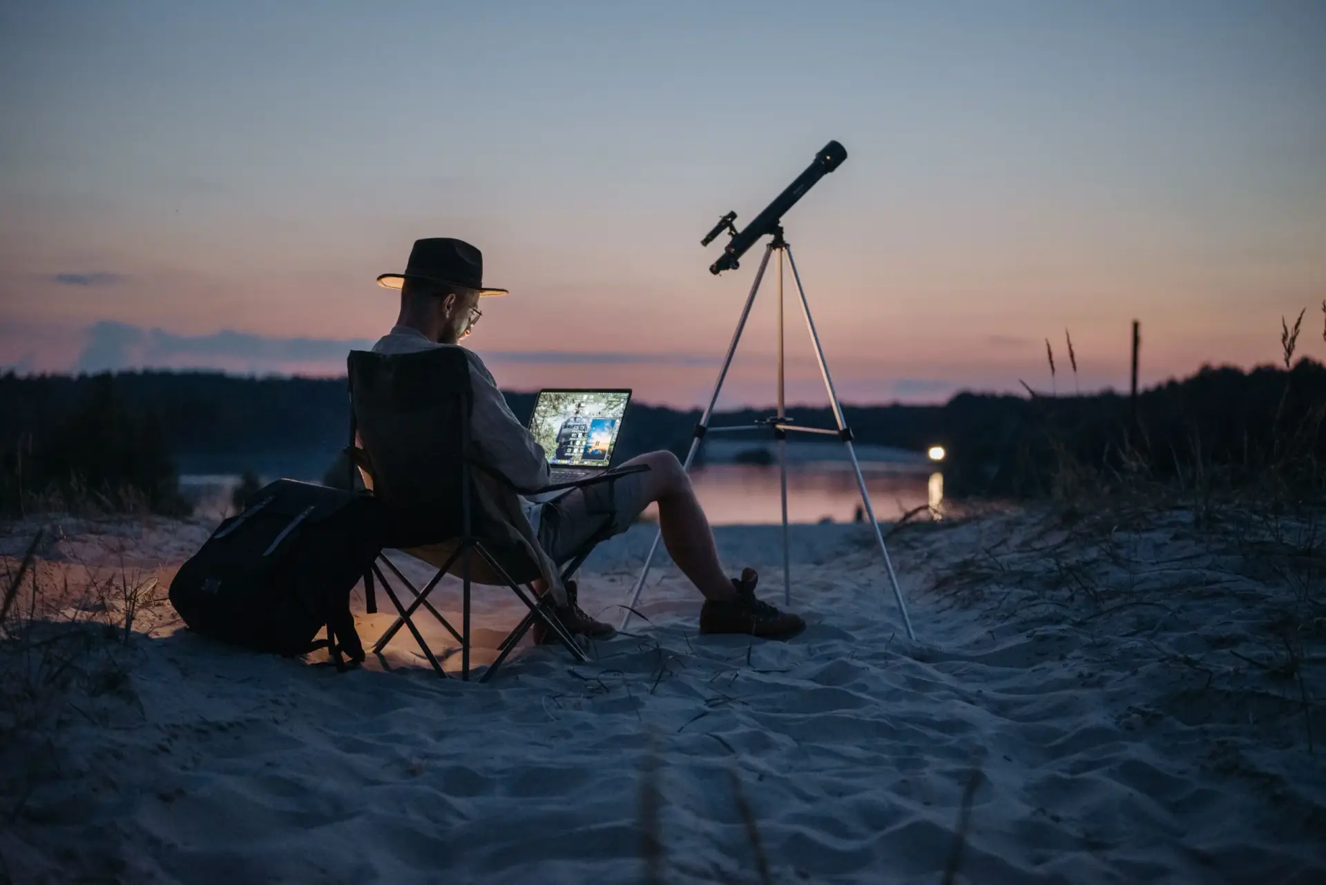 What is a digital nomad
